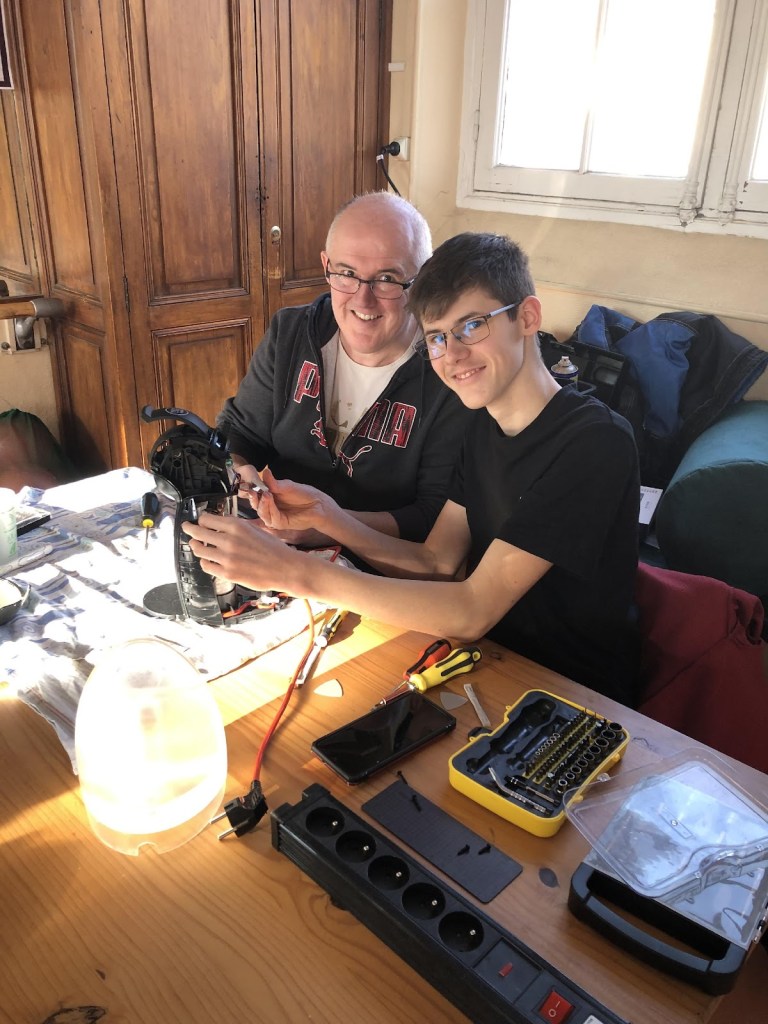La relève est assurée ! Maël, 16 ans, avec son mentor Mickael.